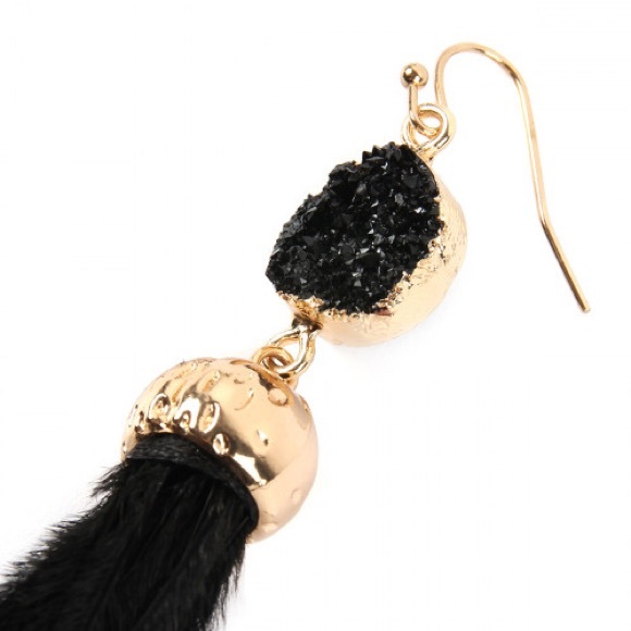 BLACK DRUZY STONE WITH OSTRICH FEATHER EARRINGS - Picture 3 of 3